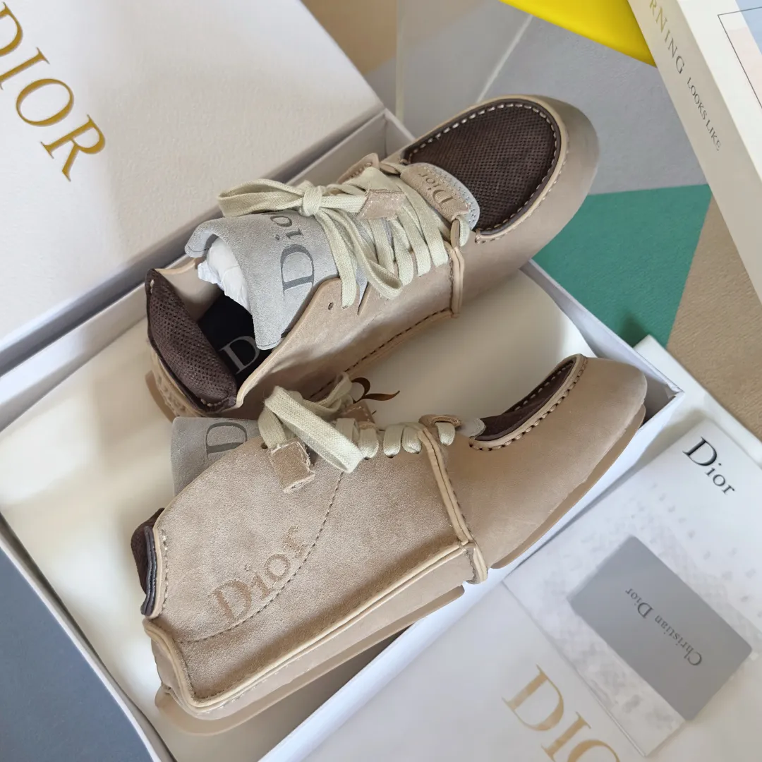 Men's shoes 💰680 Top version: Dior Roadie series catwalk couple style handmade casual sports shoes delivery counter exquisite packaging 🛍📦 ▪️Material: original custom imported first-layer cowhide ▪️Inner lining: original custom leather lining ▪️Sole: original molded anti-slip rubber material ▪️Sole thickness: 2CM ▪️Size: women's 35-40 / Men's 39-45
